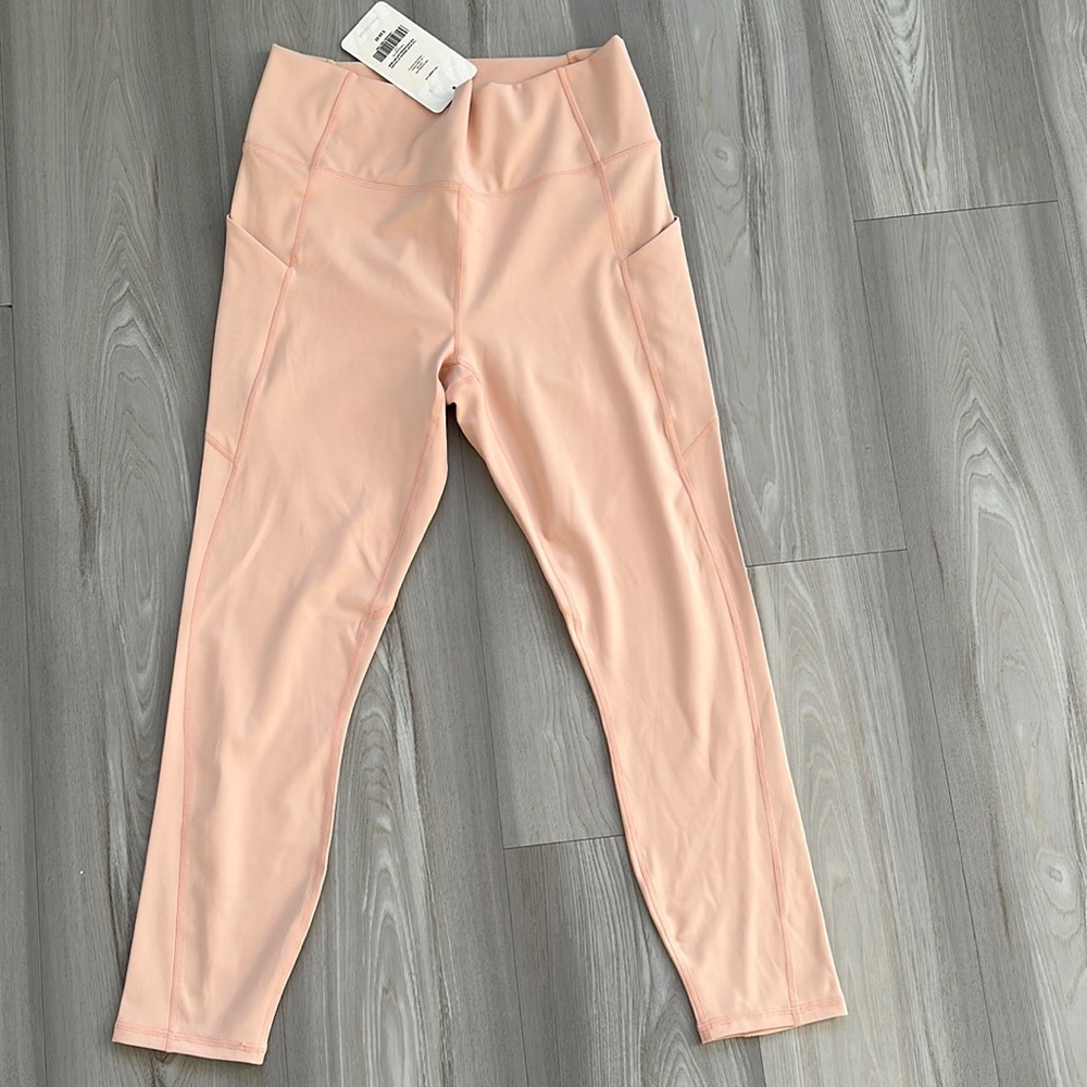 NWT Fabletics Large Peach Legging
